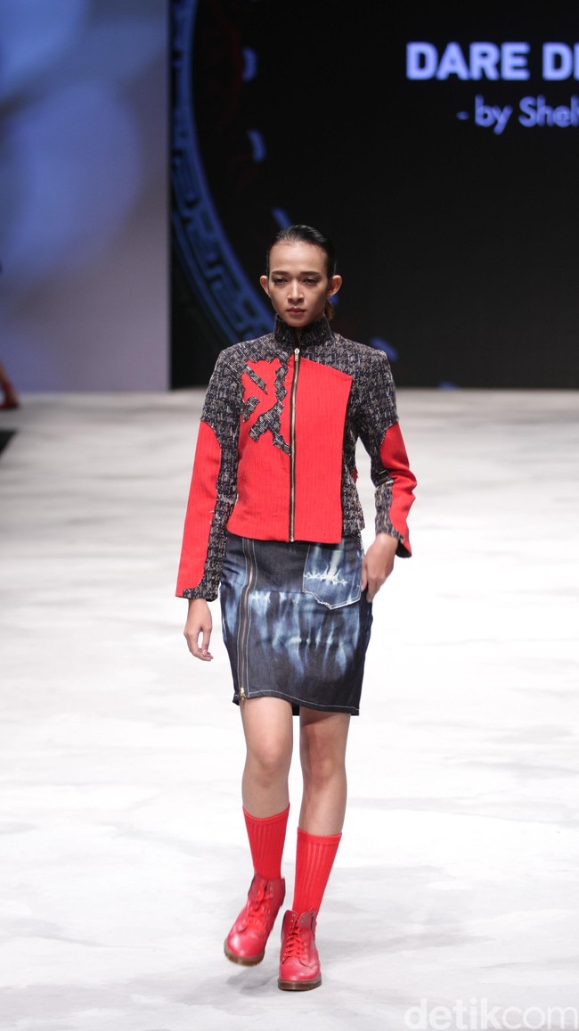 Dare Different by Shelvia Hakim for Badan Ekonomi Kreatif. Indonesia Fashion Week 2016 at Jakarta Convention Center. Senayan. Jakarta. [Foto: Mohammad Abduh/Wolipop]