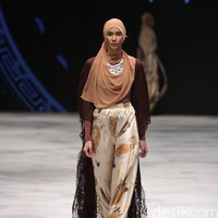 Our Legacy Lives On by Amalina Aman, Sydney-Australia for Badan Ekonomi Kreatif. Indonesia Fashion Week 2016 at Jakarta Convention Center. Senayan. Jakarta. [Foto: Mohammad Abduh/Wolipop]