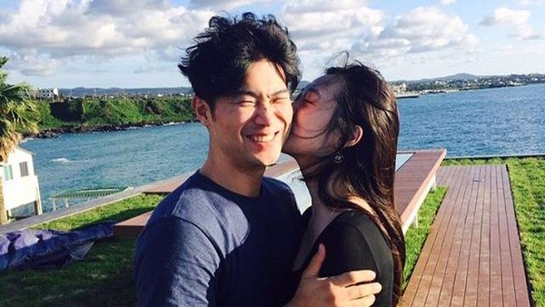 Mesranya! Sulli eks f(x) Kecup Pipi Choiza Dynamic Duo