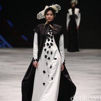 Chronicle of Dalmation by Lia Soraya for Badan Ekonomi Kreatif. Indonesia Fashion Week 2016 at Jakarta Convention Center. Senayan. Jakarta. [Foto: Mohammad Abduh/Wolipop]