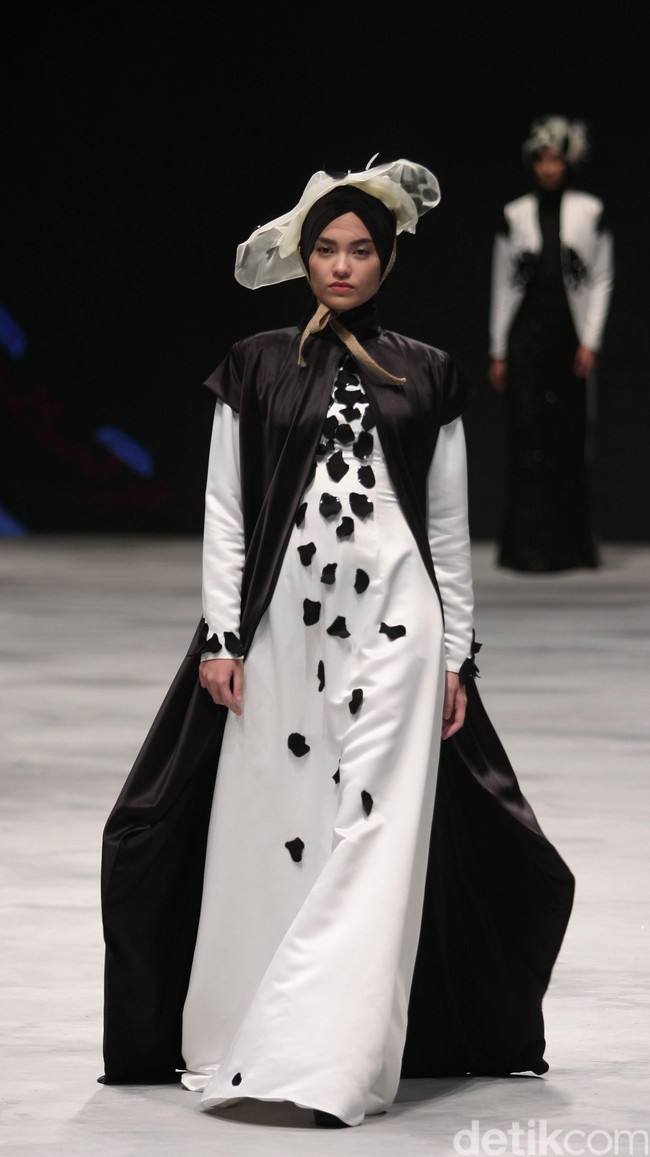 Chronicle of Dalmation by Lia Soraya for Badan Ekonomi Kreatif. Indonesia Fashion Week 2016 at Jakarta Convention Center. Senayan. Jakarta. [Foto: Mohammad Abduh/Wolipop]
