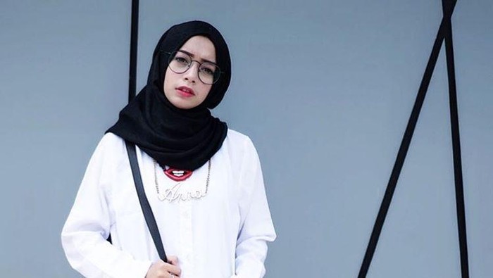 10 Selebgram Hijab yang Sering di Endorse Online Shop 10 Selebgram Hijab yang Sering di Endorse Online Shop