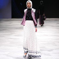 Today Ainun by Tuti Adib for Badan Ekonomi Kreatif. Indonesia Fashion Week 2016 at Jakarta Convention Center. Senayan. Jakarta. [Foto: Mohammad Abduh/Wolipop]