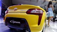 Produsen mobil Daihatsu turut meramaikan gelaran IIMS 2016 dengan menghadirkan sejumlah produk dan varian, salah satunya Mini Copen.
