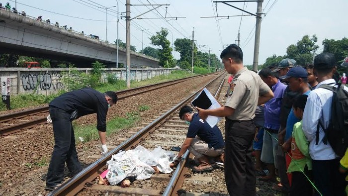 Ahmad Tarmadi Tewas Tertabrak KA di Cakung