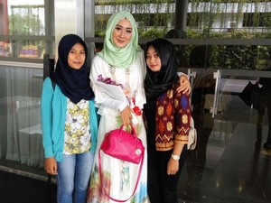 Dian Pelangi Kedatangan Fans Berat di Audisi Sunsilk Hijab Hunt Surabaya