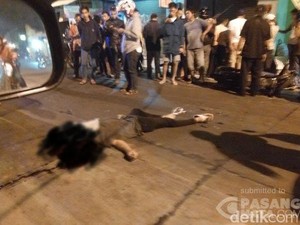 Kecelakaan di Condet, Seorang Wanita Tergeletak di Tengah Jalan