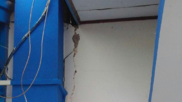 Diguncang Gempa 5,8 SR, Kantor BMKG Bengkulu Retak-retak