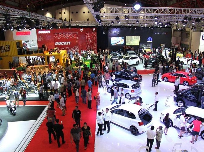 Berburu Aksesoris Mobil dan Motor di IIMS 2016