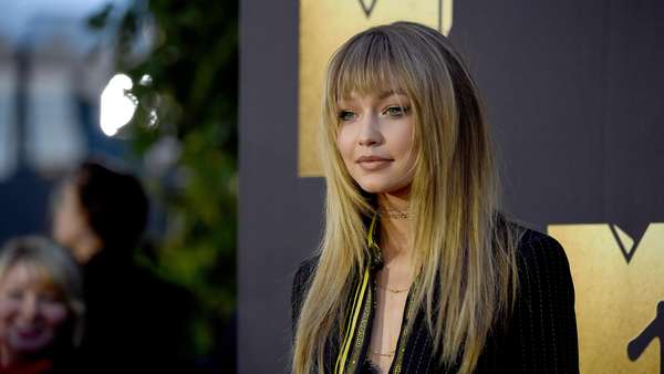 Gigi Hadid Tampil Berponi, Yay or Nay? Gigi Hadid Tampil Berponi, Yay or Nay?