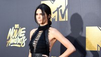 Pose Kendall di depan kamera. Emma McIntyre/Getty Images for MTV/detikFoto.