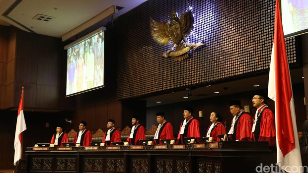 Dilarang Kawin dengan Teman Sekantor, Jhoni: Sangat Tak Beralasan