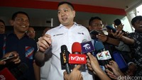 Si pengusaha yang sebelumnya sempat tidak hadir, memenuhi panggilan penyidik terkait restitusi pajak Mobile 8.