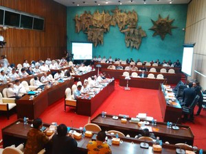 Jonan Rapat Dengan Komisi V DPR Bahas Kecelakaan Pesawat dan Taksi Online