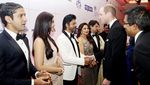 Shah Rukh Khan dan Aishwarya Rai Ngobrol Bareng William dan Kate