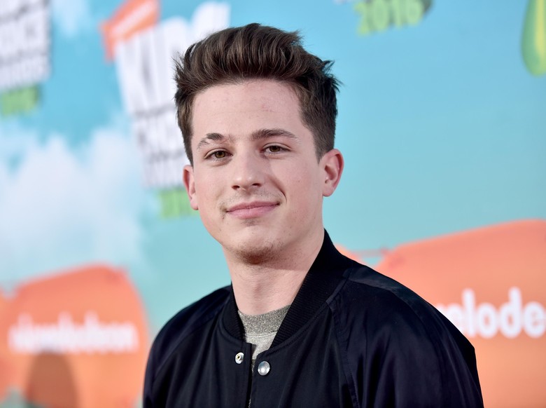Menuju Lokasi Konser, Charlie Puth Dihadang Macetnya Jakarta Menuju Lokasi Konser, Charlie Puth Dihadang Macetnya Jakarta