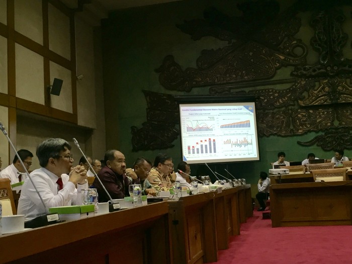 Di Tengah Rapat dengan Komisi XI DPR, Menkeu Sampaikan Kabar 2 Petugas Pajak Dibunuh