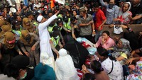 Warga yang doa bersama didominasi oleh ibi-ibu.