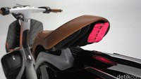 Bahan-bahan semi-transparan hadir di leg shield, front fender dan bodi panelnya. Yamaha mengklaim, panel semi-transparan itu menciptakan rasa ringan dan menunjukkan kecantikan. Foto: Yamaha Eropa