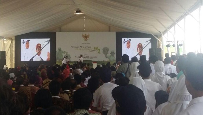 Canda Jokowi: Anak-anak Harus Diajari Nabung, Jangan Beli Pulsa