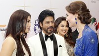 Kate juga menyapa Shah Rukh Khan dan Aishwarya Rai. REUTERS/Rafiq Maqbool/Pool/detikFoto.