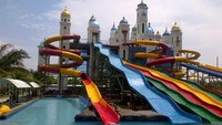 JOP adalah wahana water park yang memiliki 36 luncuran serta  menara sentral setinggi 26 meter. JOP  berjarak 6 km dari pusat Kota Jepara  (Angling/detikTravel)