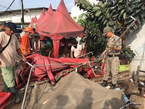 Satpol PP Amankan Warga yang Diduga Memprovokasi di Luar Batang