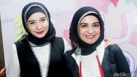 Zaskia dan Shireen saat ditemui di Mal Kota Kasablanka, Casablanca, Jakarta Selatan. Pool/Gus Mun/detikFoto.