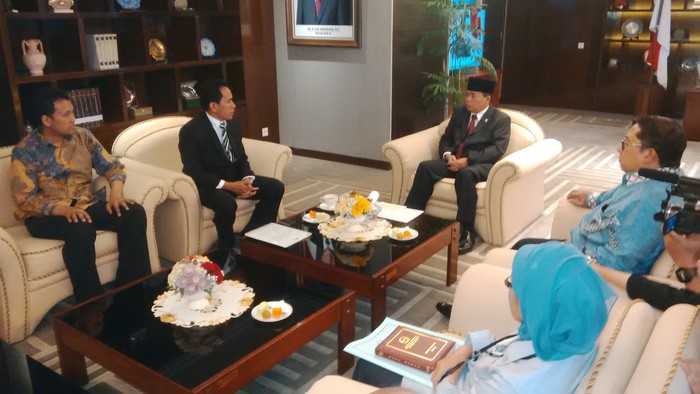 Pimpinan DPR Bahas Posisi Fahri Hamzah Besok