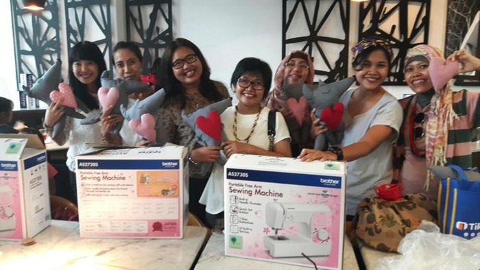 Serunya Para Blogger Wanita Belajar Jahit untuk Ungkapkan Cinta