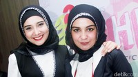 Mereka tampil kenakan busana dari lini fashion Zaskia. Pool/Gus Mun/detikFoto.