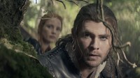 Selain itu Chris Hemsworth masih dipercaya memerankan Eric The Huntsman. (Dok. Universal Pictures)