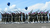 Prajurit TNI AL melakukan penyambutan peserta latihan Komodo 2016. Ist/Puspen TNI.