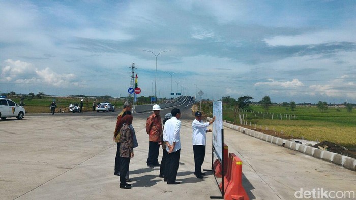 Jokowi: Tanpa Tol dan Jalur Kereta, Barang akan Jadi Mahal