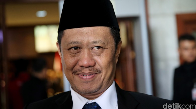 Ketua KY Raih Profesor dengan Orasi Ilmiah Pancasila Postkolonial Ketua KY Raih Profesor dengan Orasi Ilmiah Pancasila Postkolonial