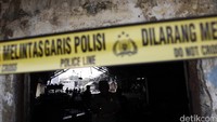 Garis polisi tampak sudah muali dipasang di kawasan tersebut. 