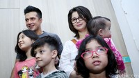 Pasangan yang menikah pada 17 September 2004 itu memang sudah jarang tampil di layar kaca. Pool/Palevi S/detikFoto.