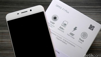 Beberapa fitur andalan F1 Plus dipampang Oppo pada kardus bagian belakang. Foto: detikINET - Anggoro Suryo Jati