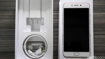 Dilengkapi kamera depan 16 megapixel dengan fitur beautify 4.0 menjanjikan selfie yang tajam namun tetap natural. Foto: detikINET - Anggoro Suryo Jati