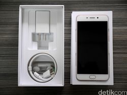 Unboxing Oppo F1 Plus