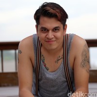 Selain Aliando, sinetron Ganteng Ganteng Serigala juga mempopulerkan nama Kevin Julio yang juga tak kalah tampan. Kevin kini tak hanya terjun ke dunia akting tapi juga tarik suara dan presenter. Foto: Asep Syaifullah