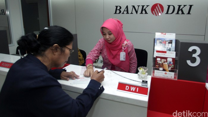 Bank DKI meresmikan kantor cabang di Komplek Wijaya Graha Puri, Jakarta Selatan, Senin (11/4). Bank DKI juga meluncurkan layanan mobile banking (JakMobile).