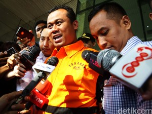KPK Perpanjang Masa Penahanan Bupati Ojang dan 3 Tersangka Lain