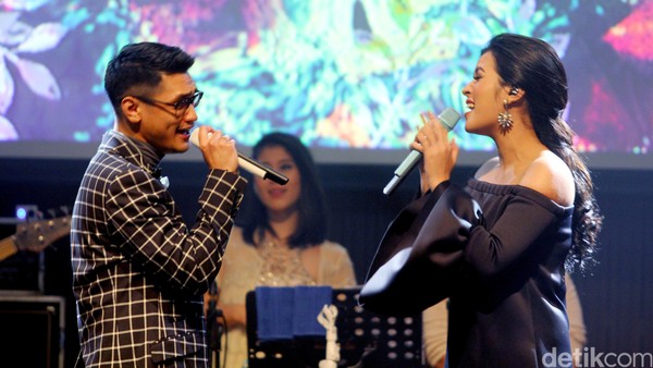 Romantisnya Konser Afgan dan Raisa
