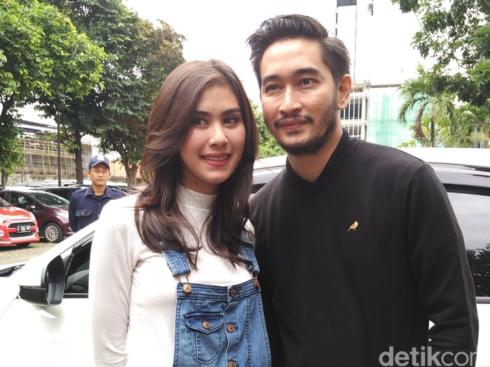 Pacaran, Syahnaz dan Jeje Bikin Vlog