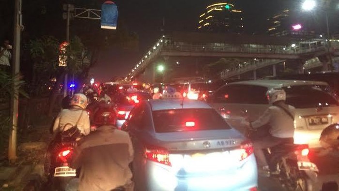 Arus Lalu Lintas di Lingkar Semanggi Macet Parah