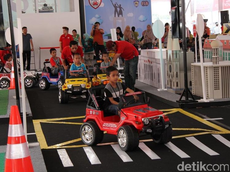 Anak-anak Belajar Tertib Lalu Lintas