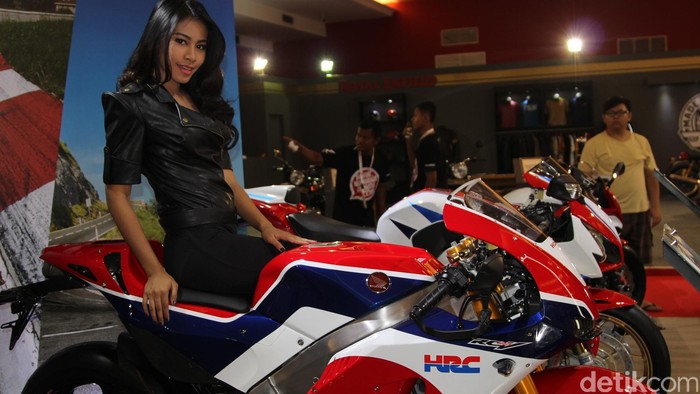 Honda Siapkan Motor Super Bermesin V4