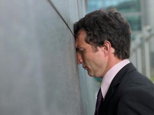 Susah Tidur dan Sering Sakit Kepala? Mungkin Itu Gejala Depresi