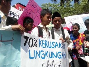 Puluhan Pelajar Protes Suara Bising Tambang Kapur di Blitar